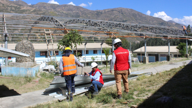 La Contraloría General detectó que la Municipalidad Distrital de Acopampa ejecutó la obra de techado de la losa deportiva de la Institución Educativa N°86280, Ricardo Palma, mediante administración directa  a pesar de no contar con los estudios requeridos ni la capacidad técnica necesaria, lo que ocasionó el colapso de parte de la infraestructura y posteriormente su desmontaje total, así como un perjuicio a la entidad por S/ 106 514. 