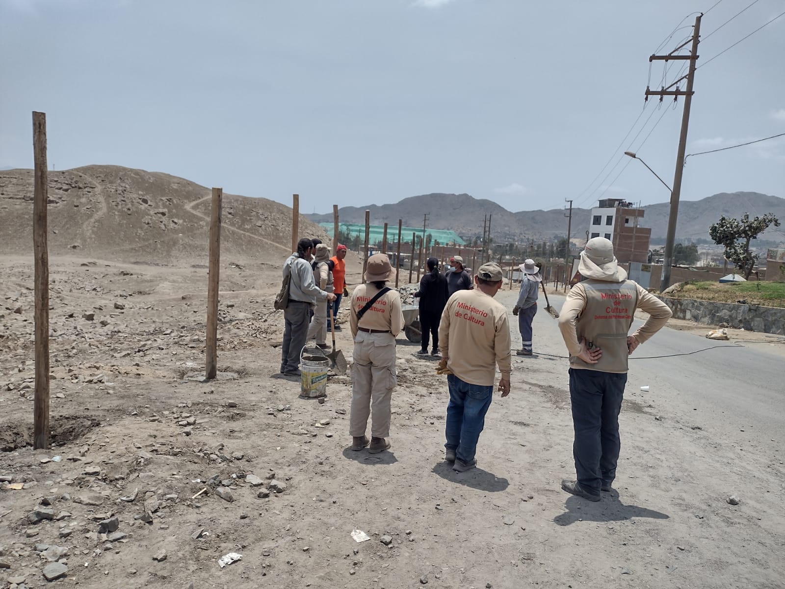 Ministerio de Cultura inició la colocación de cerco perimétrico que protegerá el Sitio Arqueológico Pirámide de Nievería