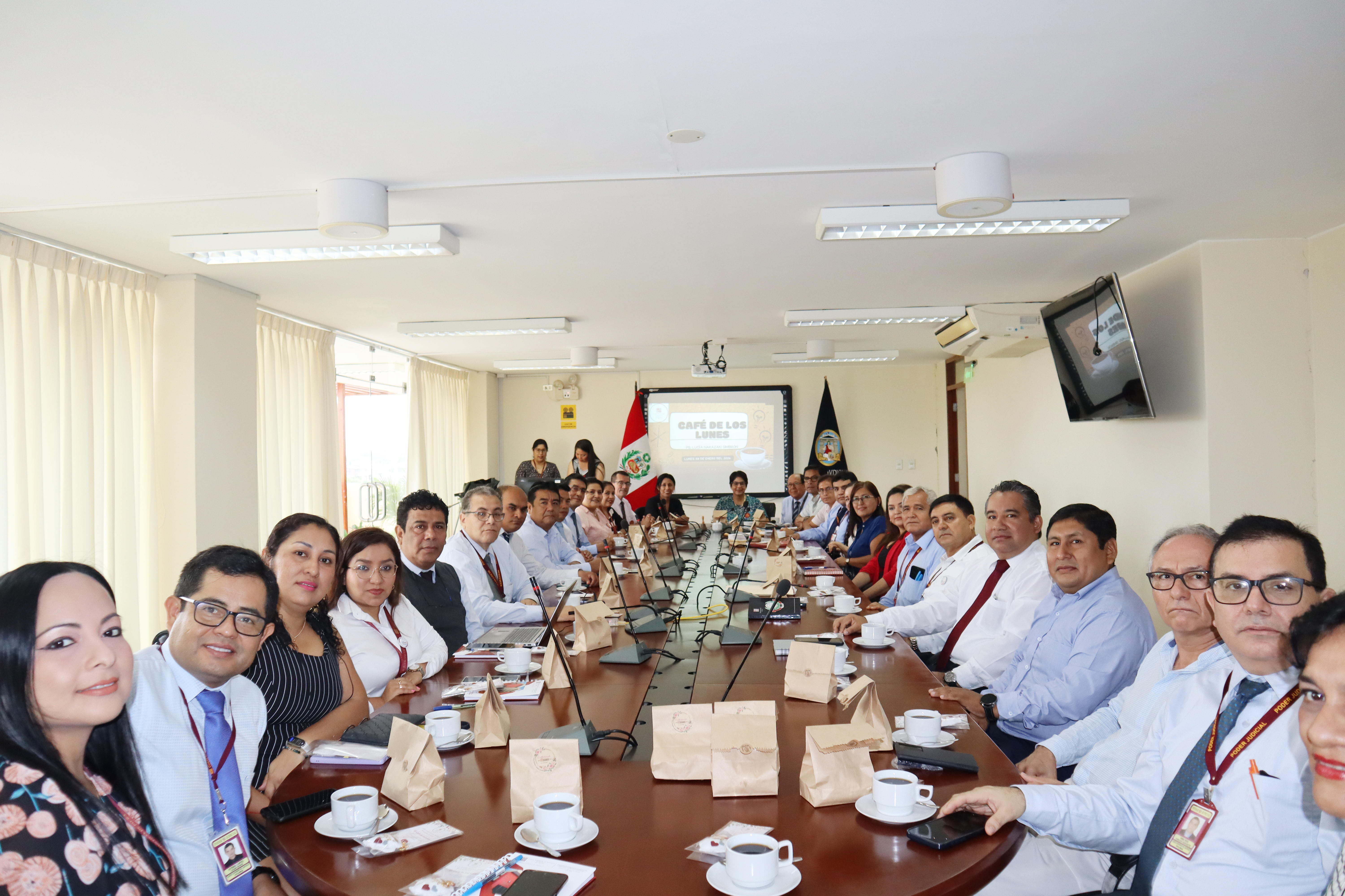 Administradores de la Corte Superior reciben diploma de Reconocimiento