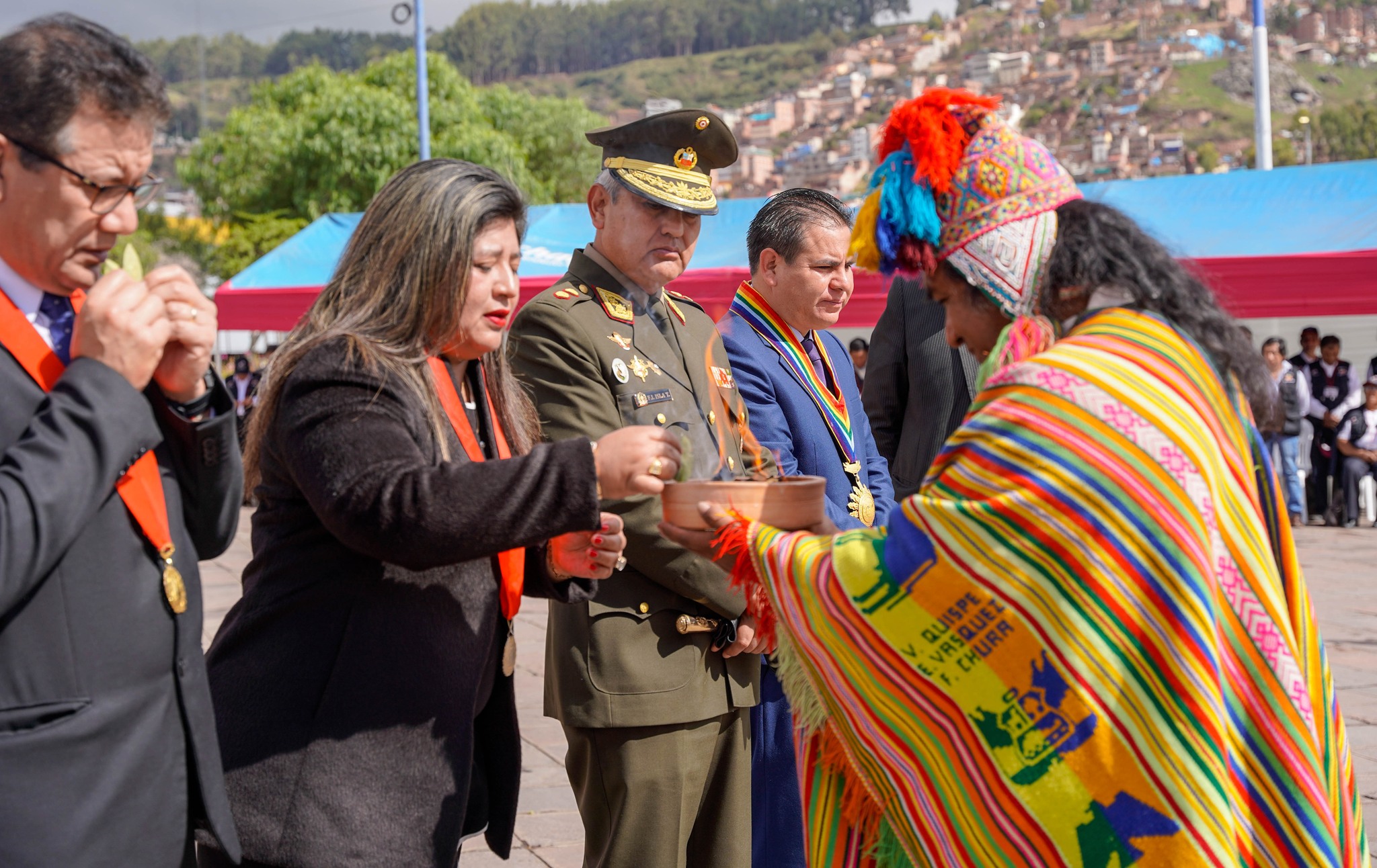 Autoridades judiciales conmemoraron el Bicentenario de la Justicia de Paz honrando a la Pachamama en la Plaza Túpac Amaru