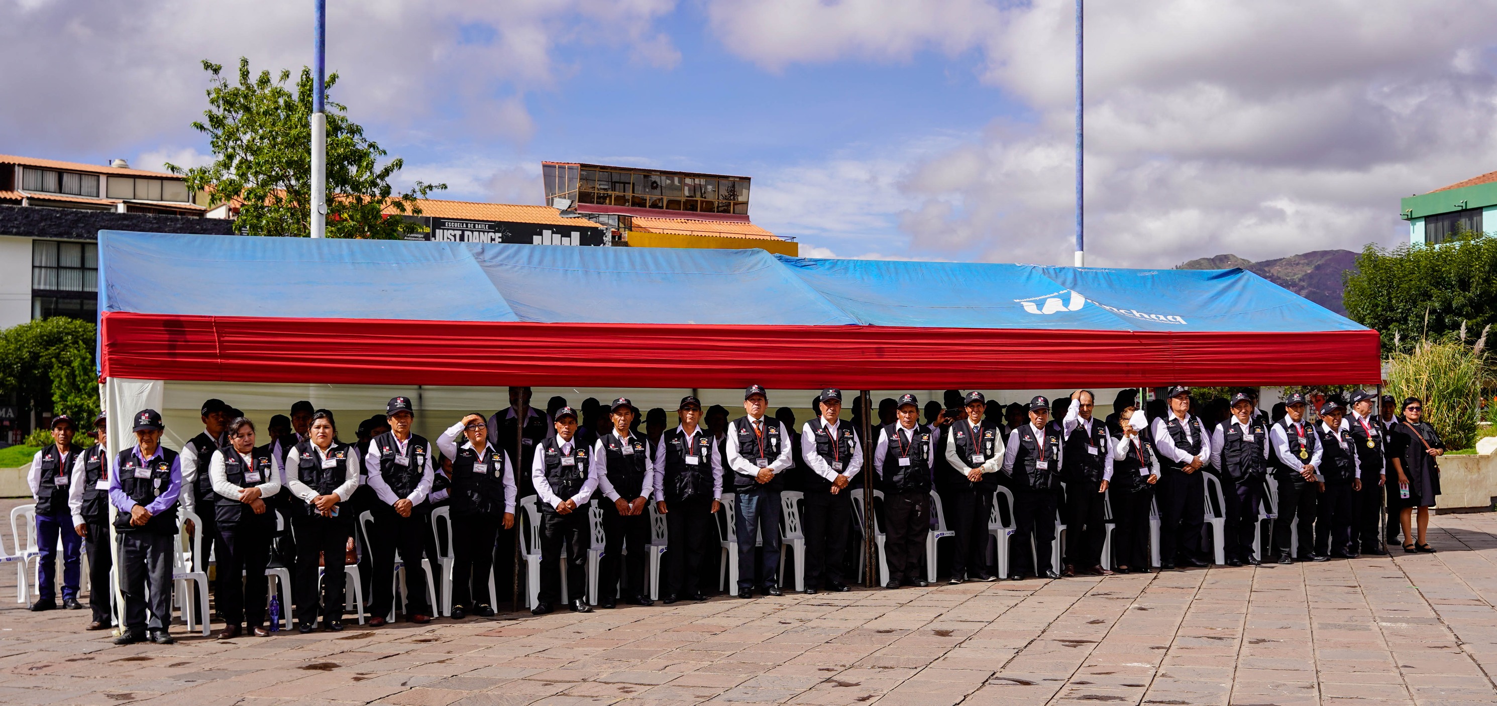 Autoridades judiciales conmemoraron el Bicentenario de la Justicia de Paz honrando a la Pachamama en la Plaza Túpac Amaru