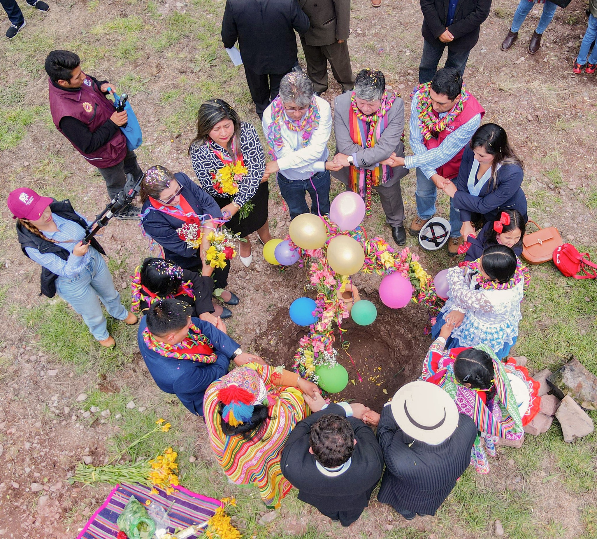 Presidenta de la Corte de Cusco y Gobernador Regional colocan primera piedra donde se edificará la futura Sede Judicial de Quispicanchi