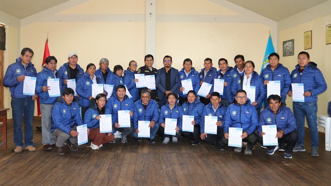 Municipalidad de Huamanguilla reconocer a los miembros de la IAL. 