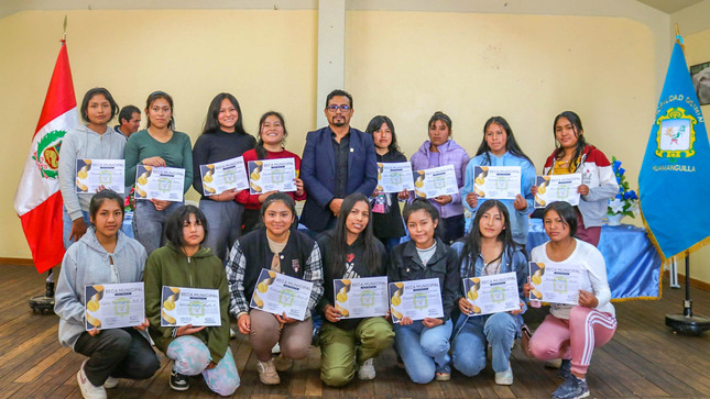 Municipalidad de Huamanguilla oorga Beca Municipal a mejores estudiantes del 5º grado de secundaria.