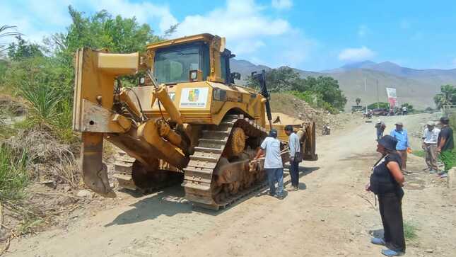 Maquinarias intervienen en río Mala, para proteger cultivos en el distrito de Calango - Cañete