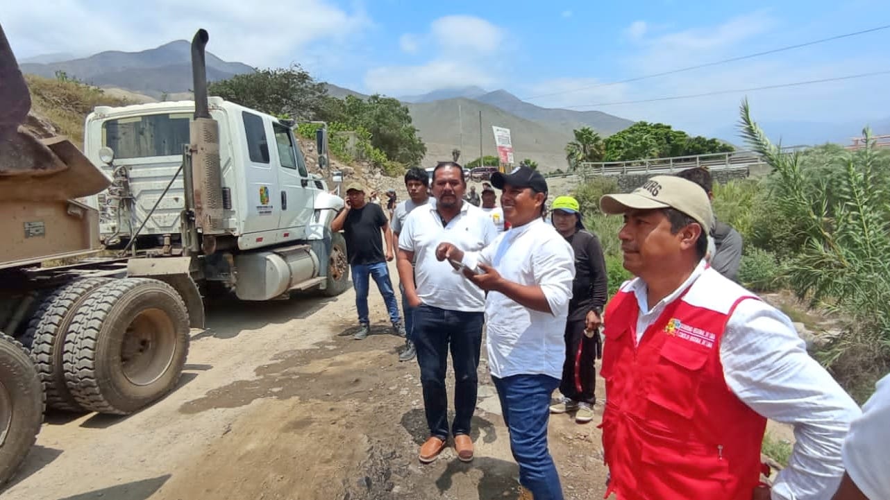 Maquinarias intervienen en río Mala, para proteger cultivos en el distrito de Calango - Cañete