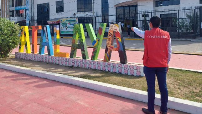 La Contraloría General identificó que funcionarios de la Municipalidad Provincial de Atalaya aprobaron trabajos y dieron conformidad para el pago de mantenimiento periódico de caminos vecinales sin que se hayan cumplido con las exigencias previstas en el contrato, el plan de trabajo, y el expediente adicional del servicio. 