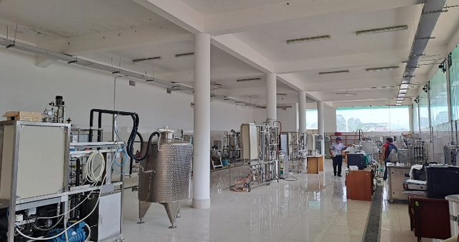 La Contraloría General detectó un perjuicio económico de S/ 3 461 386 en contra de la Universidad Nacional de San Martín (UNSM), ubicada en Tarapoto, debido al pago que hizo por 22 equipos de laboratorio que no cumplieron con las especificaciones técnicas y exigencias internacionales de calidad establecidas en el expediente técnico de la obra “Mejoramiento y Ampliación de Laboratorios de Procesos Tecnológicos Agroindustriales de la Facultad de Ingeniería Agroindustrial” de dicha casa superior de estudios.