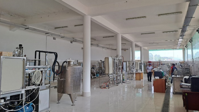 La Contraloría General detectó un perjuicio económico de S/ 3 461 386 en contra de la Universidad Nacional de San Martín (UNSM), ubicada en Tarapoto, debido al pago que hizo por 22 equipos de laboratorio que no cumplieron con las especificaciones técnicas y exigencias internacionales de calidad establecidas en el expediente técnico de la obra “Mejoramiento y Ampliación de Laboratorios de Procesos Tecnológicos Agroindustriales de la Facultad de Ingeniería Agroindustrial” de dicha casa superior de estudios.