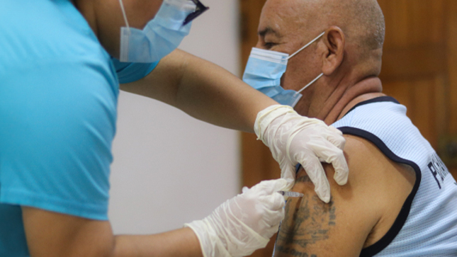 Vacunas de refuerzo para frenar el virus