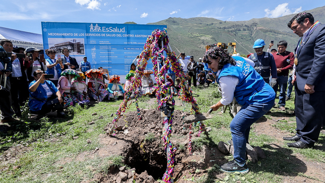 Con una inversión de 74 millones EsSalud construye moderno hospital en Calca