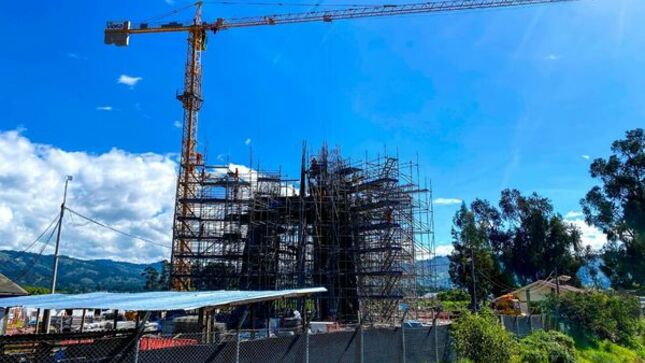 ✅Este proyecto marcará un hito en el suministro de agua potable para más de 20 mil familias cajamarquinas.
🤝Gracias a la dedicación y esfuerzo de la gestión municipal, este pozo tubular y el reservorio elevado,  es solo el primero de más pozos que se construirán en esta importante iniciativa. La meta es clara: mejorar la calidad de vida a través del acceso a un recurso esencial como es el agua potable.
Seguiremos trabajando juntos para hacer de Cajamarca un lugar aún mejor. 💙🚀 