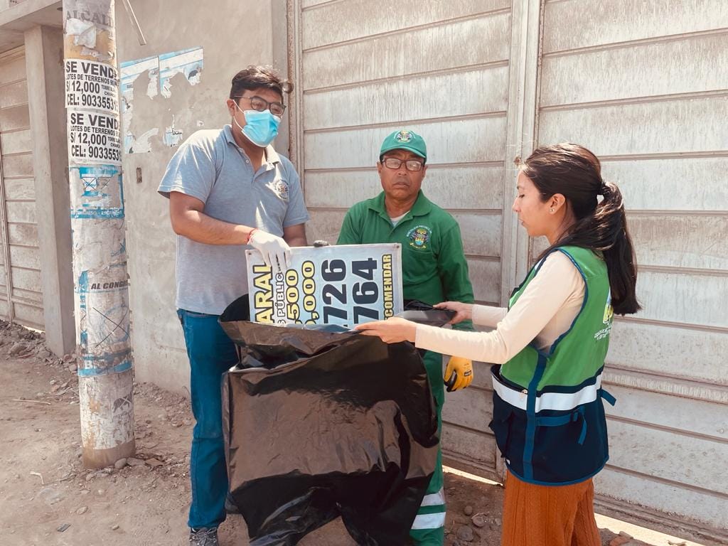 Municipalidad Provincial de Huaral desarroll贸 "Campa帽a de limpieza de postes" a fin de mejorar el ornato de la ciudad
