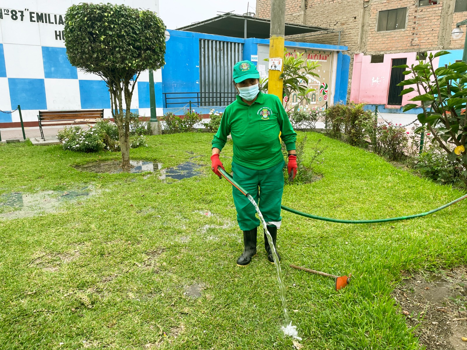 MPH desarrollΓ³ labores de mantenimiento de Γ‘reas verdes en el parque de La Cultura