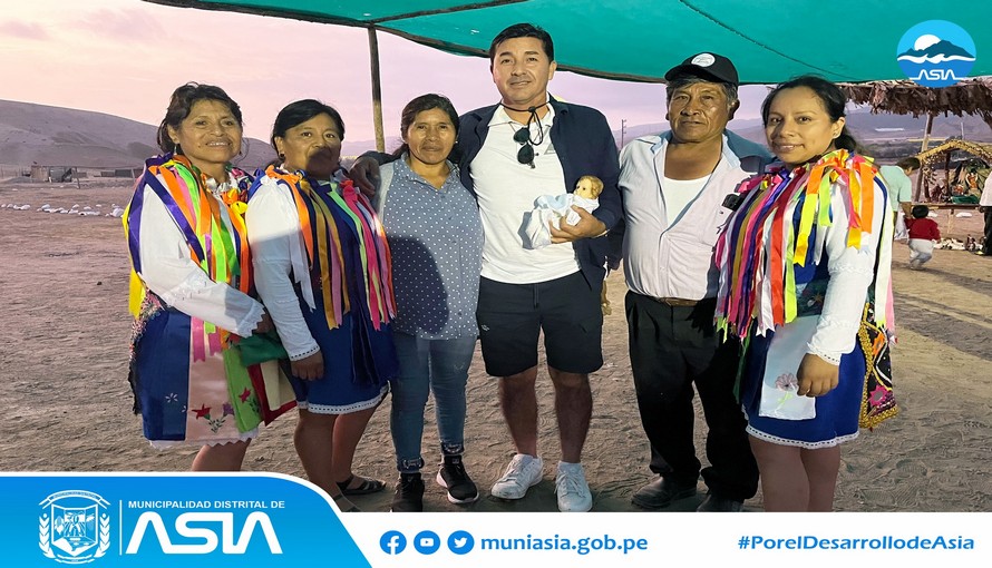 Alcalde Isaías Alcántara participo en la tradicional bajada de reyes en el Anexo la Esquina