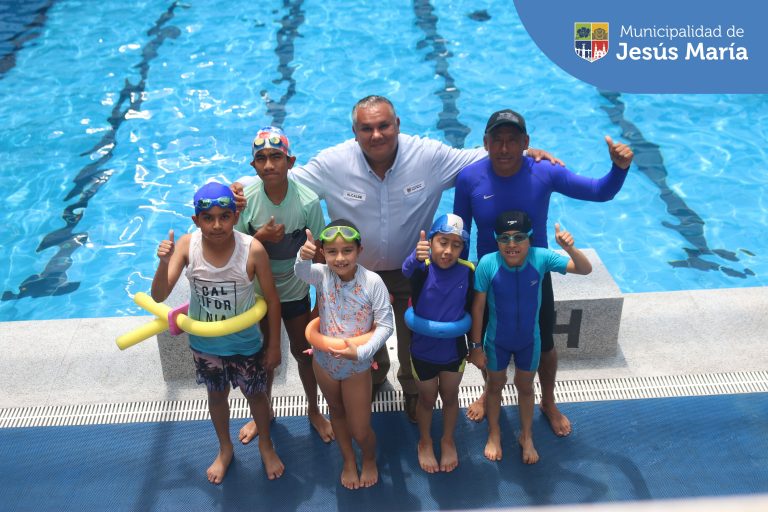 Pensando en la salud y bienestar de todos los jesusmarianos y luego de un proceso integral de renovación, con gran alegría anunciamos la reapertura de nuestra piscina municipal. 📽️ Mira el video completo: https://bit.ly/47jcd8L
☝🏻 Las inscripciones en nuestros talleres iniciarán el 3 de enero (cupos limitados) y las clases serán a partir del 8 de enero. 💦