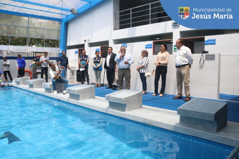 Pensando en la salud y bienestar de todos los jesusmarianos y luego de un proceso integral de renovación, con gran alegría anunciamos la reapertura de nuestra piscina municipal. 📽️ Mira el video completo: https://bit.ly/47jcd8L
☝🏻 Las inscripciones en nuestros talleres iniciarán el 3 de enero (cupos limitados) y las clases serán a partir del 8 de enero. 💦