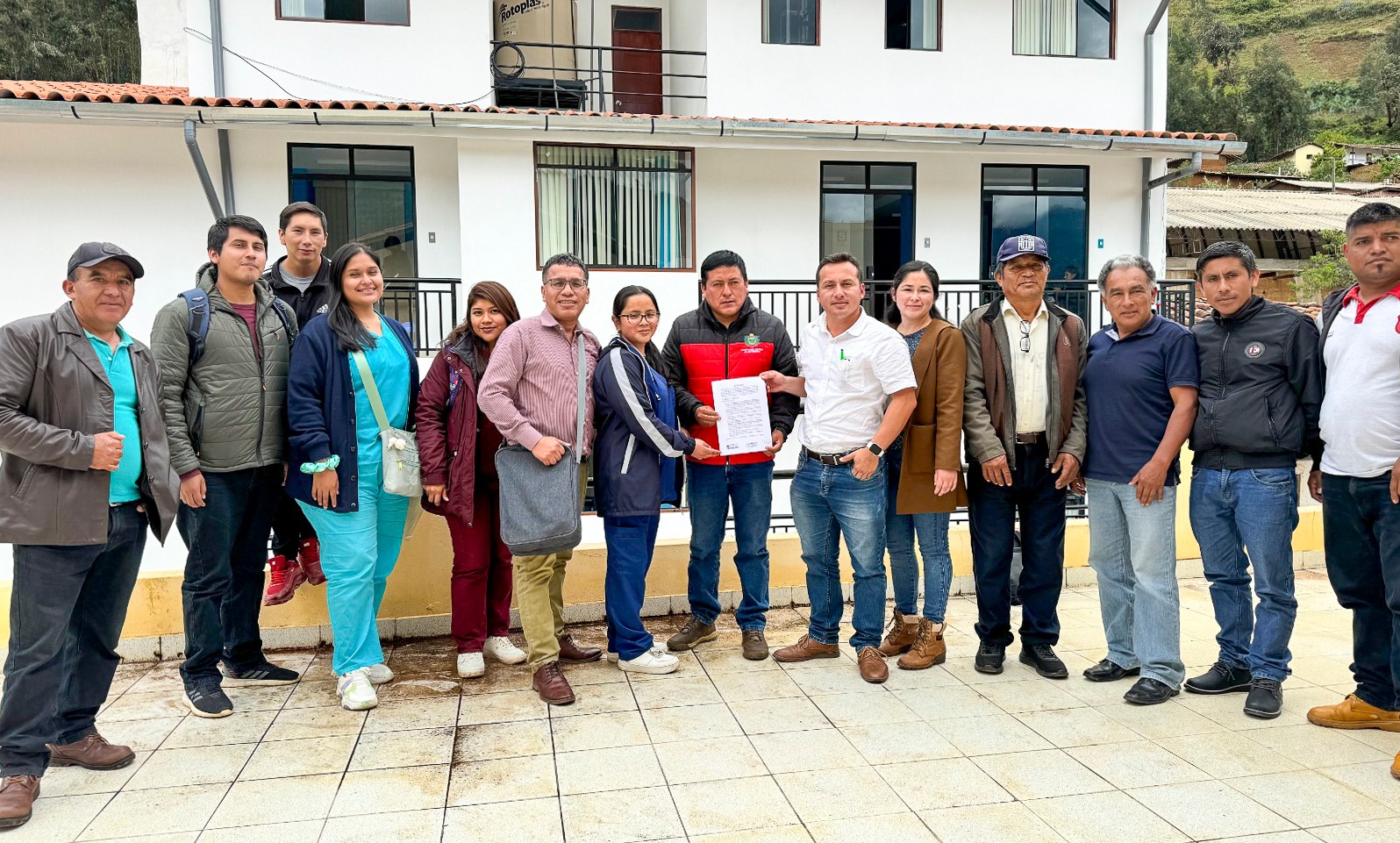 Firma del convenio entre la municipalidad distrital de Sartinbamba y la Red de Salud Sánchez Carrión.
