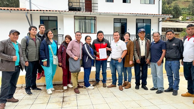 Firma del convenio entre la municipalidad distrital de Sartinbamba y la Red de Salud Sánchez Carrión.