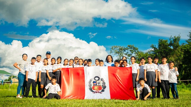 Alumnos de primaria de Alegría, Puerto Maldonado, cantan en videoclip una versión del Himno Nacional en lengua yine