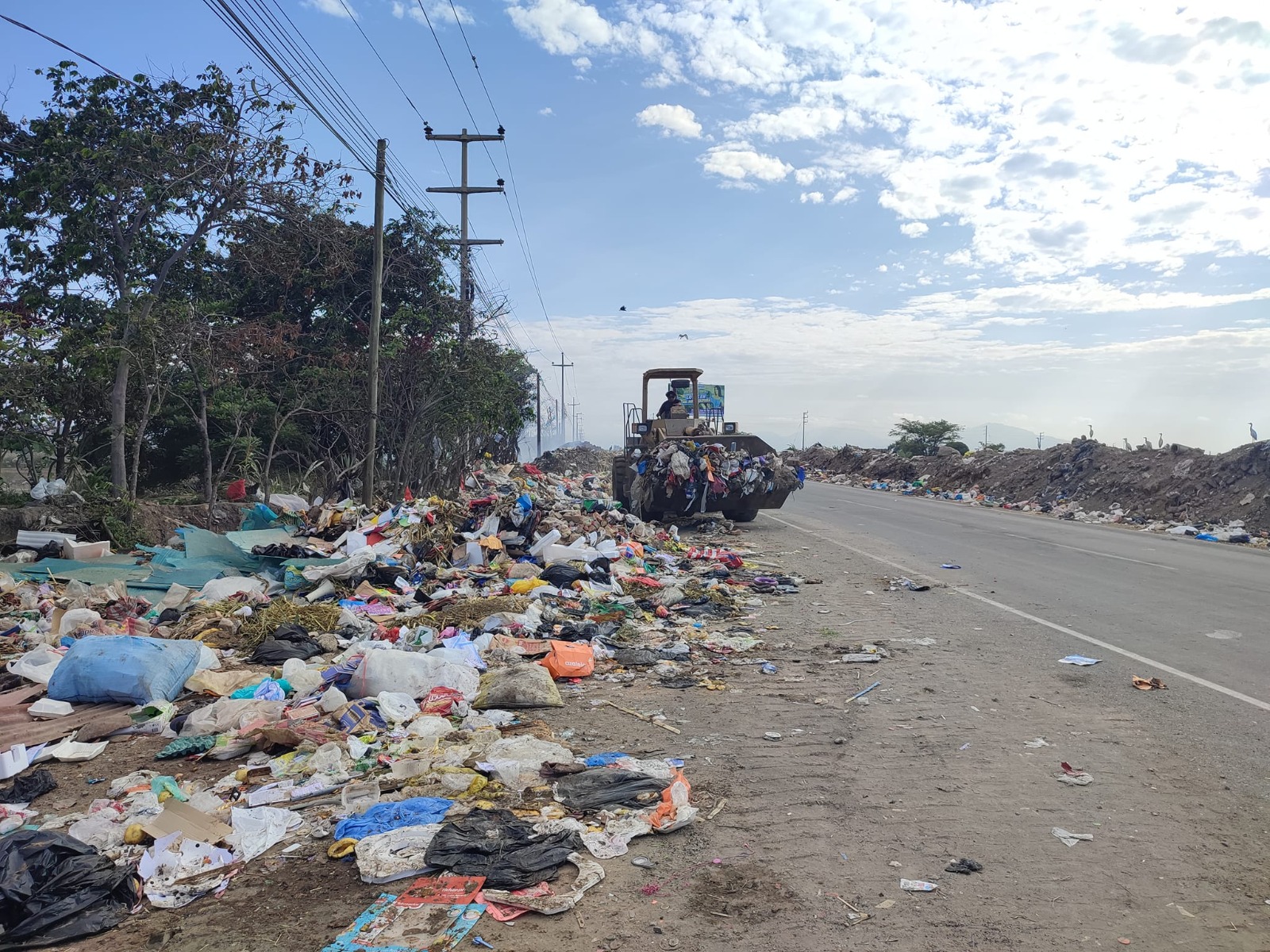 Municipalidad de Chiclayo recogerá más de 500 metros cúbicos de basura y desmonte en la salida a Ferreñafe