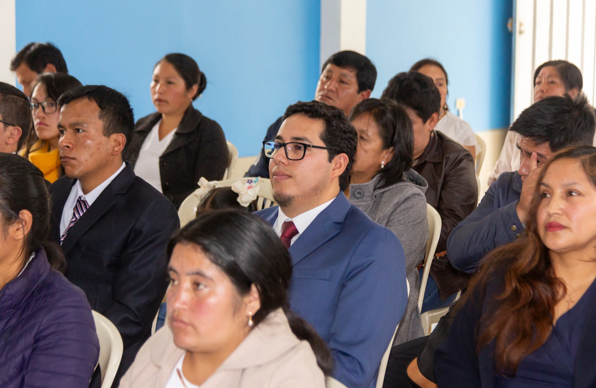 Imagen de los discursos y entrega de las resoluciones al personal de salud.