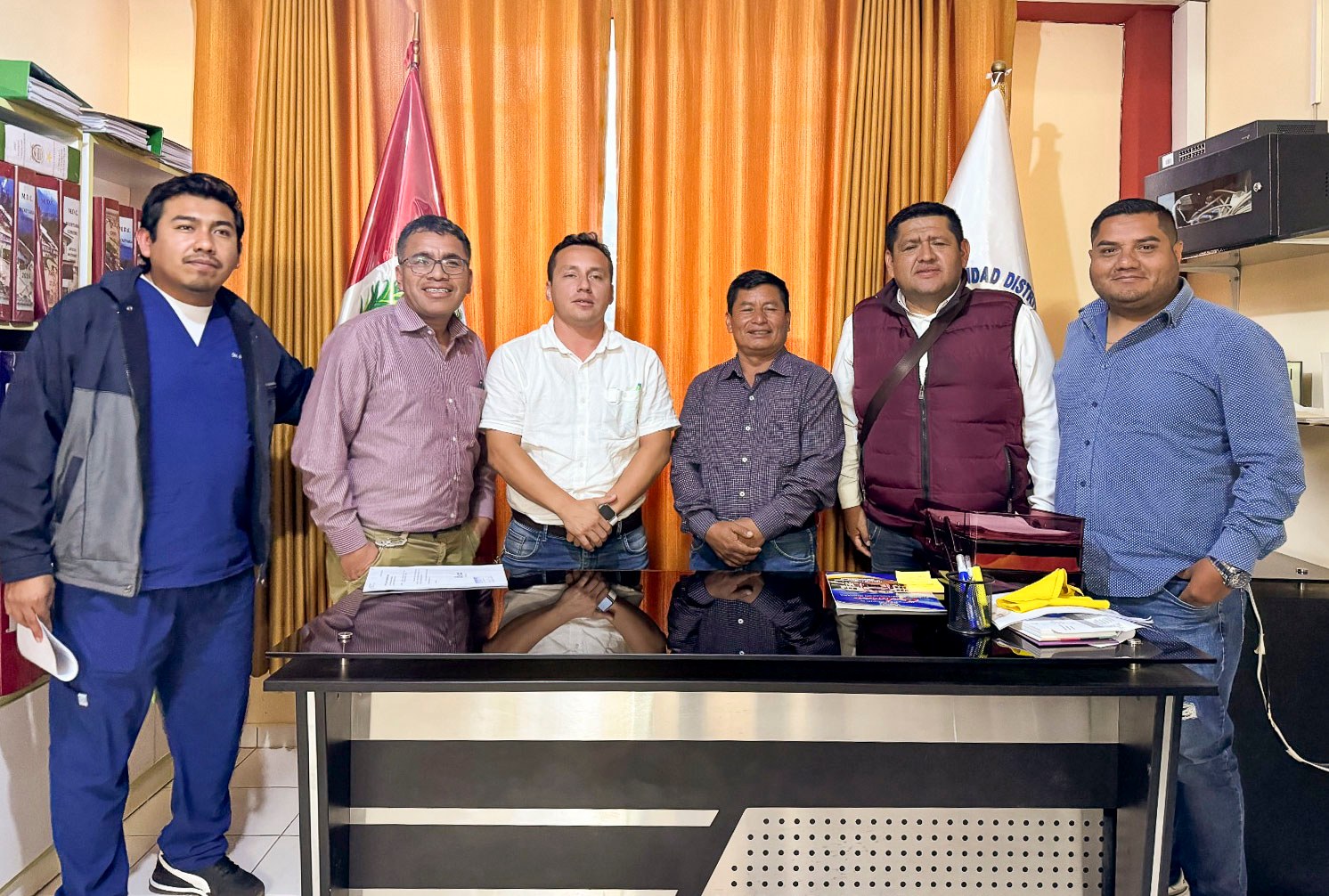 Imagenes de la reunión con el personal de la Red de Salud Sánchez Carrión y de la municipalidad distrital de Cochorco.