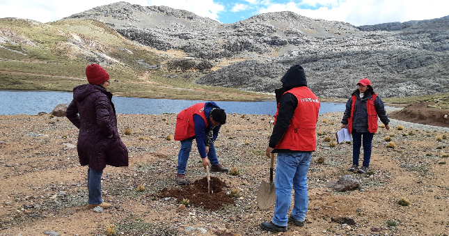 La Contraloría General reveló un perjuicio económico de S/1 080 968.89 en el Gobierno Regional de Huancavelica debido a trabajos inconclusos durante la ejecución de la obra “Mejoramiento del Camino Vecinal Tripartito Cotay Tipicocha de Yuraccpuncu, Huarmicocha - Bethania - Punto Bipartito Cerro Salcanti, distrito de Acobambilla, provincia de Huancavelica” y por el cual no se aplicó ninguna penalidad por mora al contratista. Esta fue recepcionada y pagada en su totalidad.