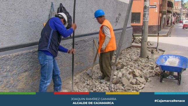 📌La Municipalidad Provincial de Cajamarca y el sector 03 San Pedro, continúan trabajando de manera conjunta para realizar el mejoramiento de las veredas  de la cuadra 04 del Jr. José Gálvez y la cuadra 02 del Jr. Ancón.
✅Estos trabajos entre la Municipalidad Provincial y el Barrio San Pedro refleja el compromiso compartido de ambas partes para mejorar la calidad de vida de los residentes locales y fortalecer la infraestructura urbana.