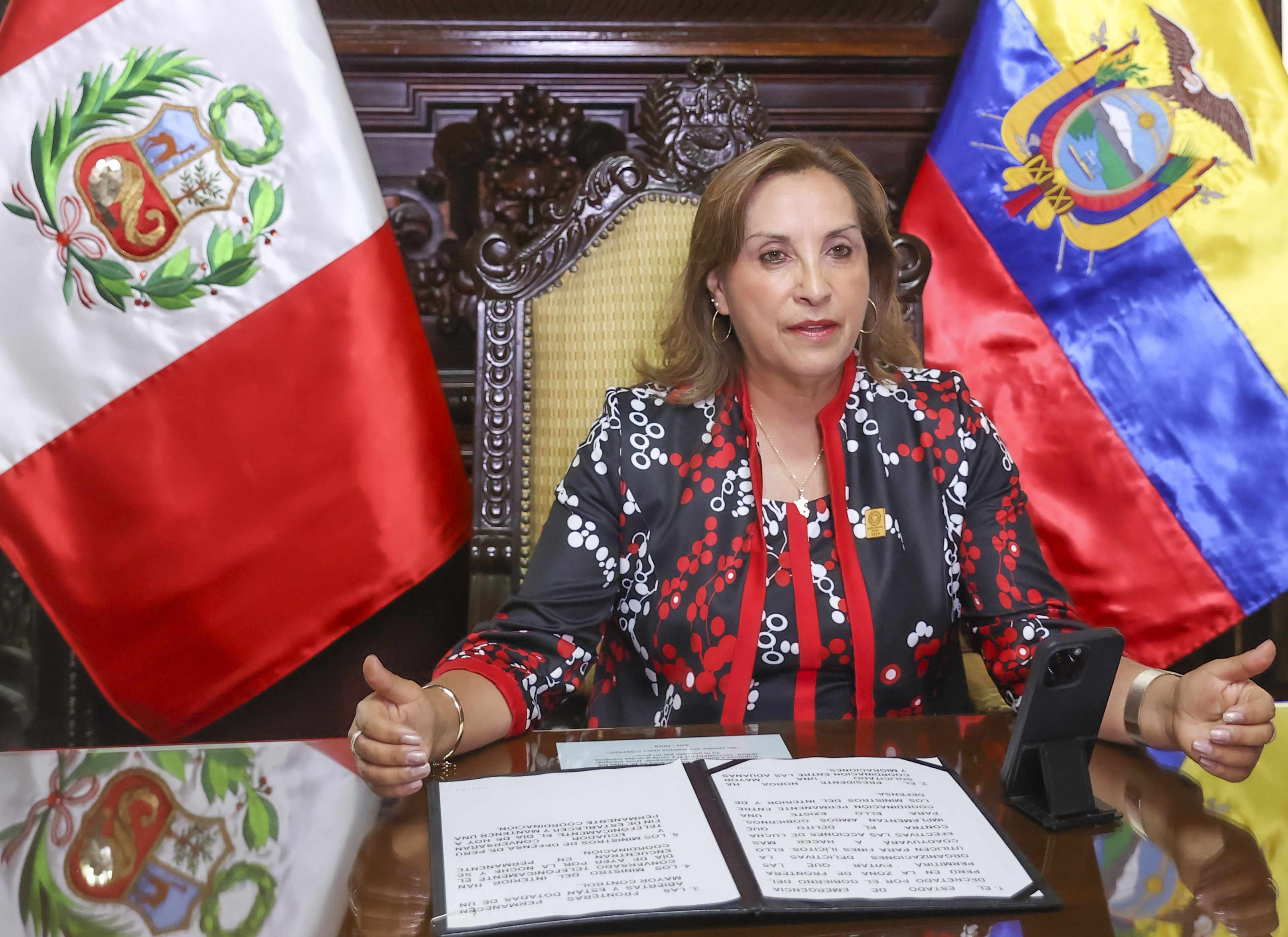 Presidenta Dina Boluarte expresa su solidaridad a mandatario ecuatoriano ante hechos de violencia