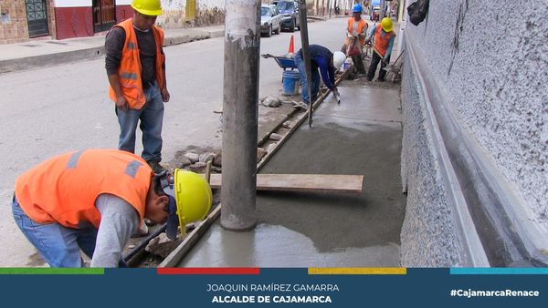 📌Concluyendo con la demolición, se procedió a realizar el vaciado de concreto en las veredas de la cuadra 04 del Jr. José Gálvez.
🤝Finalmente, los vecinos conformes con el trabajo ejecutado por la Municipalidad Provincial, agradecieron el trabajo conjunto que se viene realizando para mejorar la calidad de vida de todos los sanpedranos.