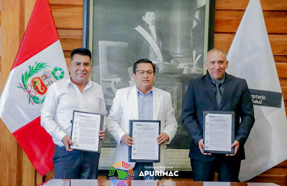 Gobernador regional de Apurímac firma convenio con PRONIS para la ejecución del hospital de Abancay por la modalidad de gobierno a gobierno