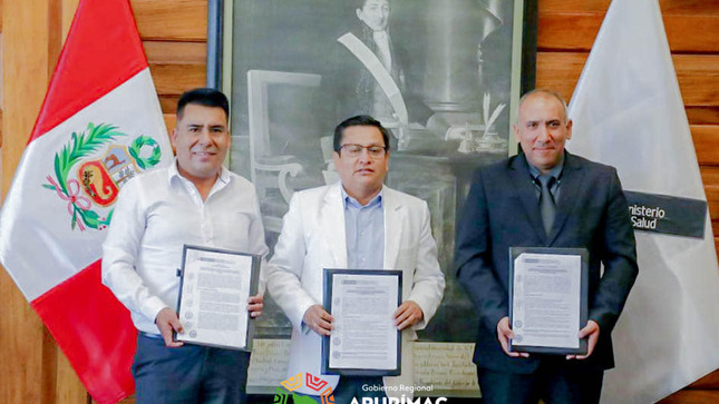 Gobernador regional de Apurímac firma convenio con PRONIS para la ejecución del hospital de Abancay por la modalidad de gobierno a gobierno