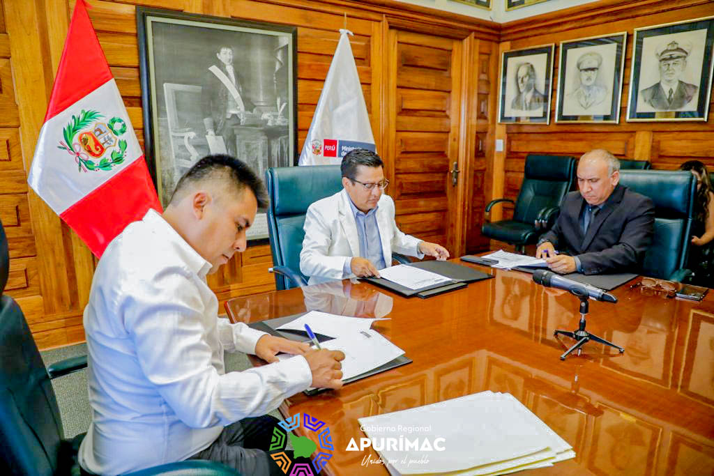 Gobernador Percy Godoy y Ministro de Salud firman convenio para el reinicio y culminación del hospital de Andahuaylas 