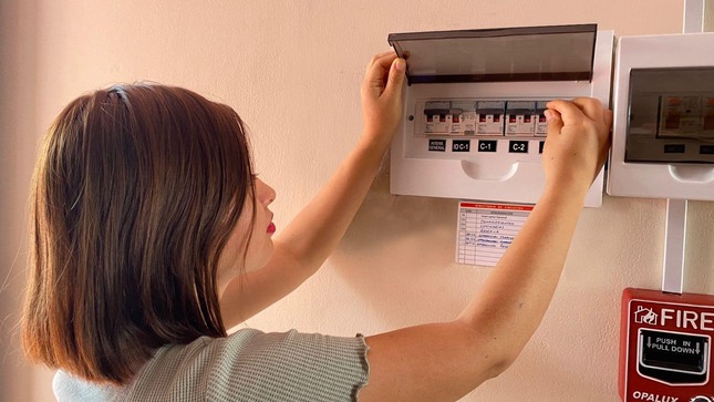 Consejos prácticos para ahorrar energía eléctrica en Navidad