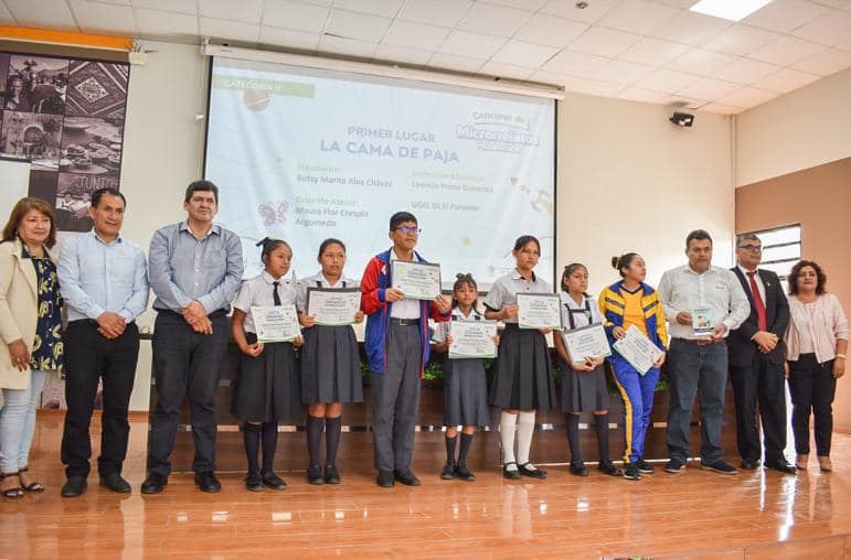Premian a ganadores del concurso de historietas y microrrelatos