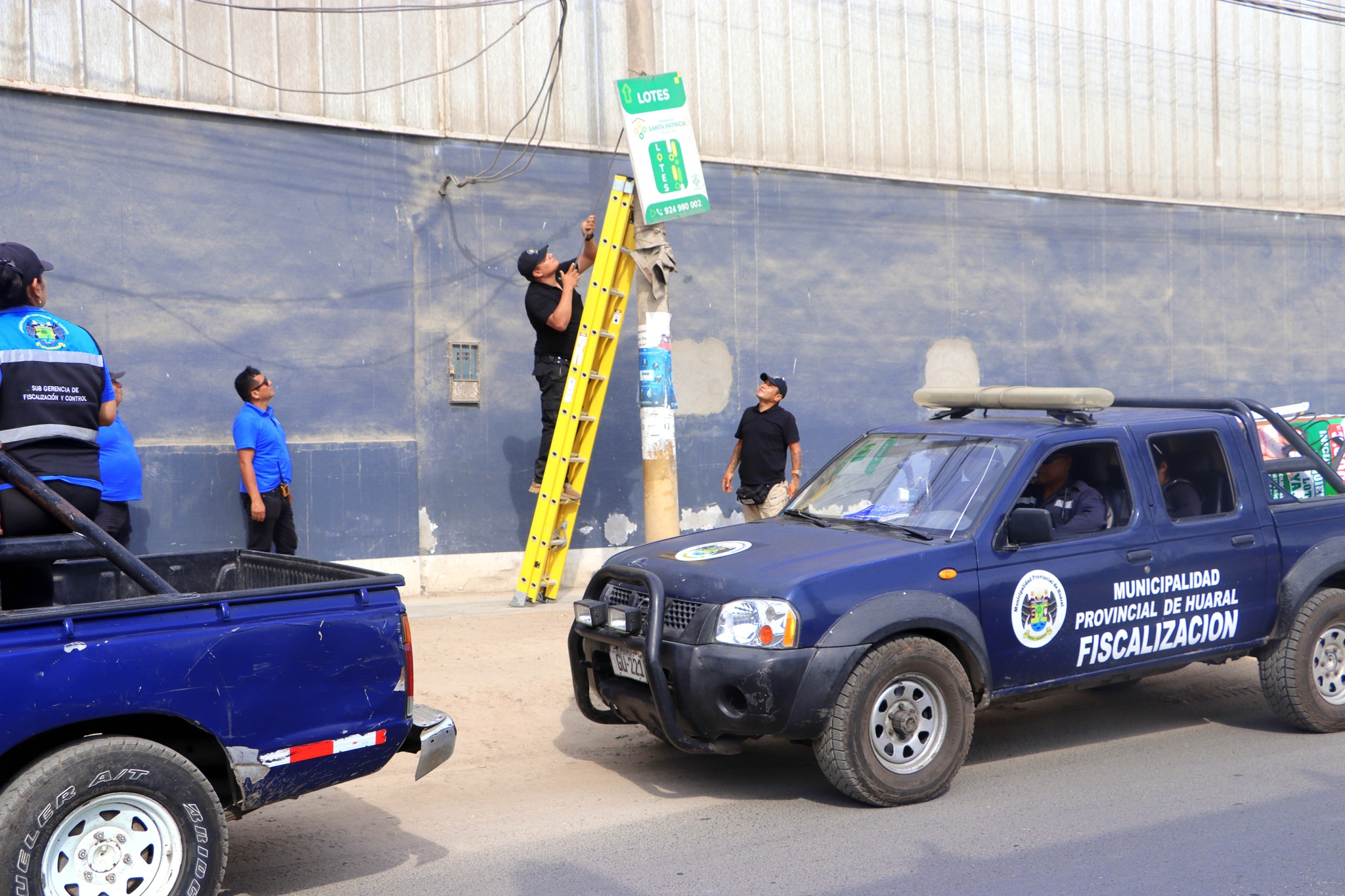 Operativo conjunto retira publicidad que afecta el ornato pΓΊblico en Huaral