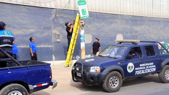 Operativo conjunto retira publicidad que afecta el ornato público en Huaral