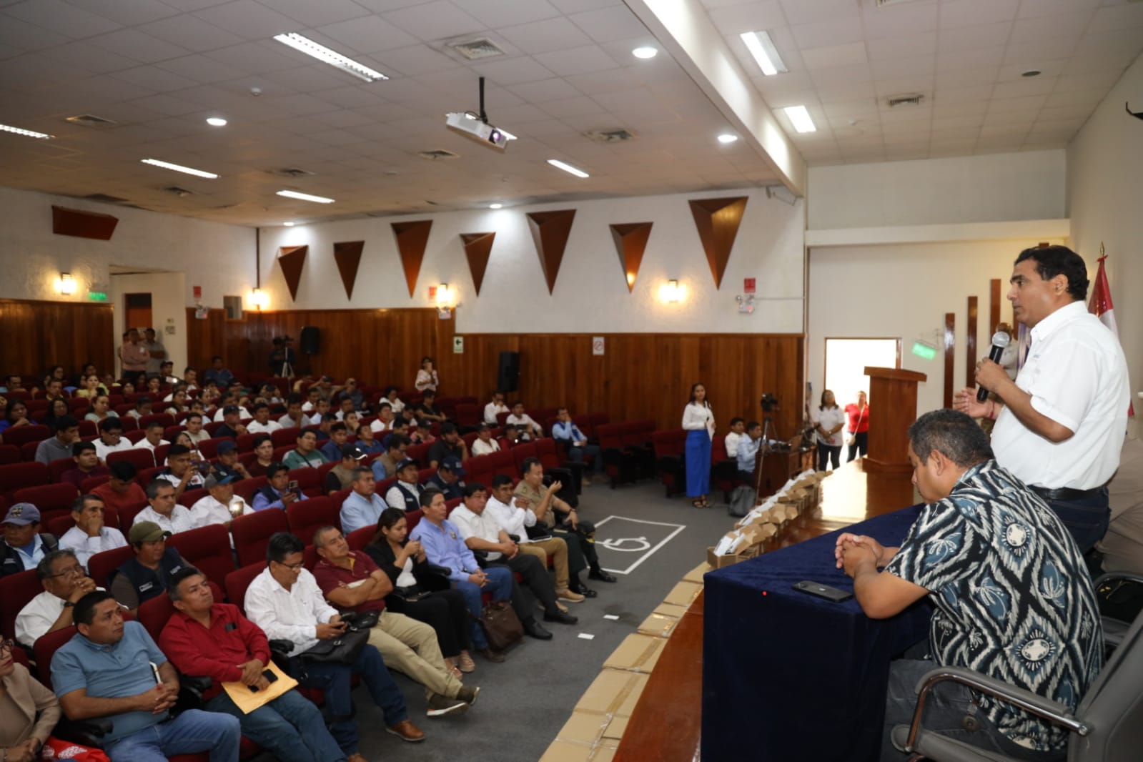GORE entrega más de 5 mil modernas radios portátiles para luchar contra inseguridad en la sierra piurana