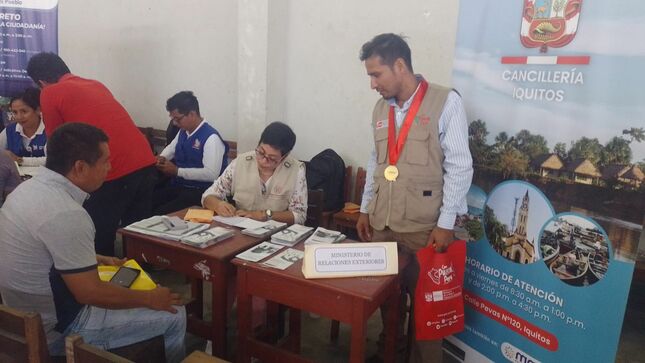Cancillería Iquitos acerca sus servicios a pobladores de Tamshiyacu en feria multisectorial