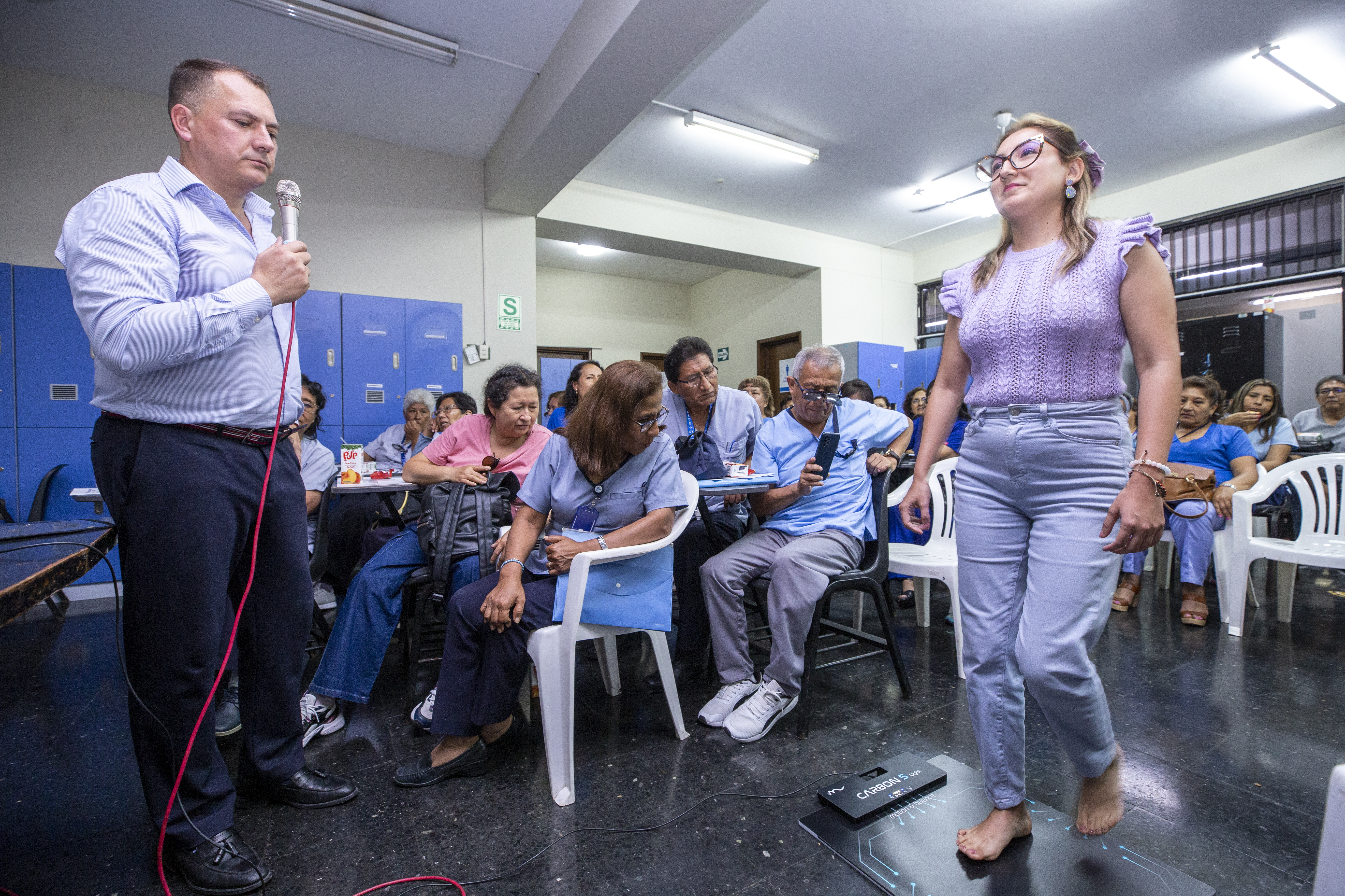 Médicos españoles capacitan a tecnólogos del PADOMI de EsSalud en terapia física y rehabilitación