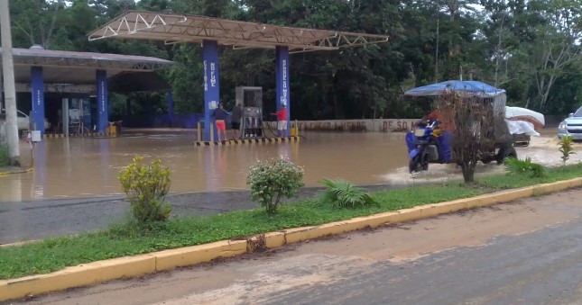La Contraloría alertó que el Gobierno Regional (GORE) y Gobierno Locales (GL) de la región Madre de Dios no están cumpliendo con los lineamientos técnicos que ayuden con la reducción y prevención de riesgos de desastres. De no adoptarse estas medidas, existe el riesgo de no tomar acciones inmediatas y adecuadas para la atención de peligros inminentes ocasionados por los fenómenos naturales climatológicos.