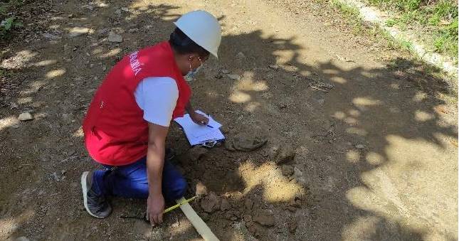 La Contraloría General identificó un perjuicio económico superior a los tres millones de soles en la Municipalidad Provincial de Satipo debido a diversas irregularidades advertidas durante los procesos de contratación y ejecución del servicio de mantenimiento periódico y rutinario de los caminos vecinales de la provincia de Satipo, ubicados en los distritos de Satipo, Mazamari, Coviriali y Llaylla, importantes vías que en la actualidad presentan deficiencias y deterioros.  