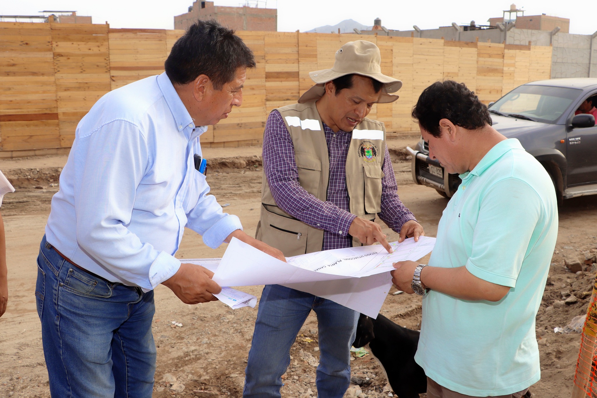 Funcionarios verifican daΓ±os ocasionados por aniego de agua por desborde de canal agrΓcola