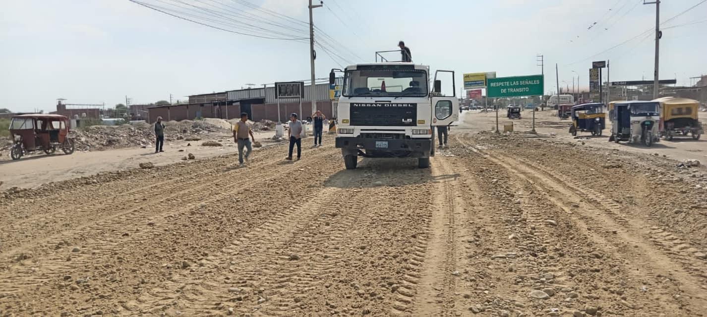 Tramo de la carretera Sullana-Paita, a inmediaciones del asilo San Francisco de Asís.