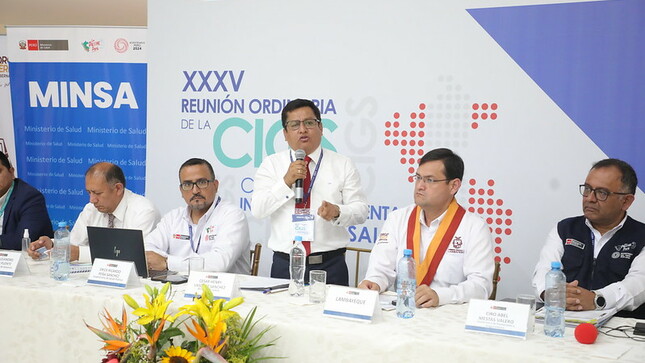 Foto 1 de Gerentes y directores regionales de salud acordaron impulsar la vacunación bivalente extendida contra la covid-19