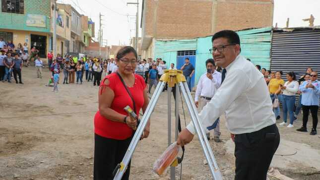 MUNICIPALIDAD DE HUAURA REALIZA CEREMONIA DE COLOCACIÓN DE PRIMERA PIEDRA DE INICIO DE LA OBRA "CONSTRUCCIÓN DE MUROS DE CONTENCIÓN Y ESCALERAS EN EL A.H EL CARMEN".