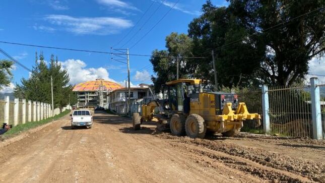 📌La Municipalidad Provincial de Cajamarca, a través de la subgerencia de Mantenimiento y Gestión de Caminos, viene realizando los trabajos de aplanamiento y compactación de toda la Av. Universitaria, teniendo en cuenta que, en temporada de lluvia, esta parte de la ciudad se vuelve intransitable.  