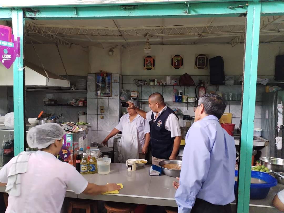 Por riesgo de colapso de techos, señalado por Defensa Civil, se dispone cierre por 5 días de área afectada del Mercado Modelo