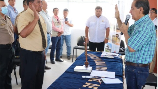 EL Dr. Natividad Sánchez Purihuamán, Director de la Unidad de Gestión Educativa Local - UGEL Lambayeque, participó Ceremonia Juramentación